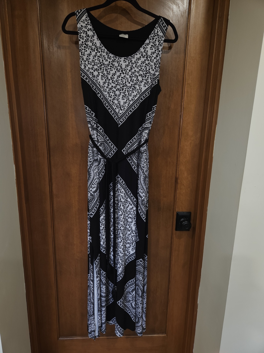 SOMA Sleeveless Black and White Printed Maxi Dress